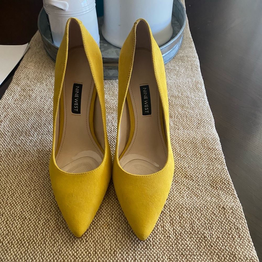 NineWest Tatiana yellow suede heels -size 7